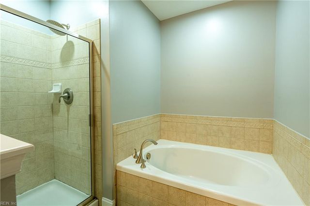 206 Ashton DR, Yorktown, VA 23690