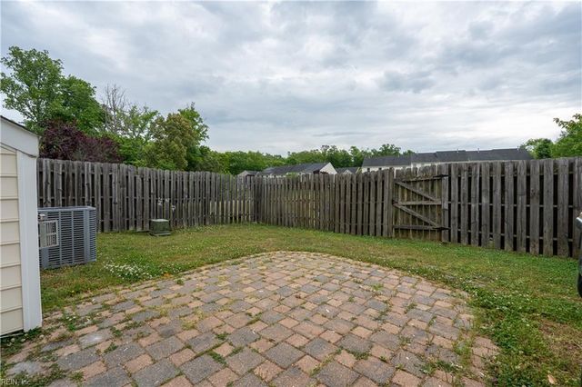 206 Ashton DR, Yorktown, VA 23690