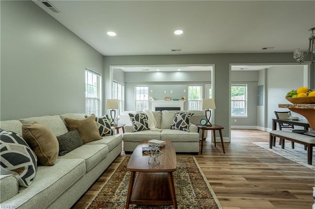 206 Ashton DR, Yorktown, VA 23690