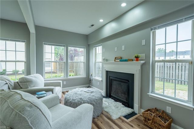 206 Ashton DR, Yorktown, VA 23690