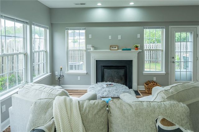 206 Ashton DR, Yorktown, VA 23690