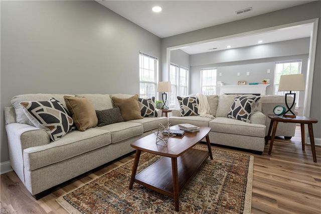 206 Ashton DR, Yorktown, VA 23690