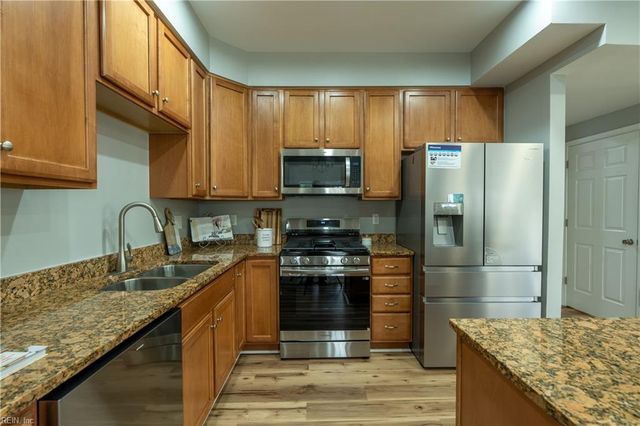 206 Ashton DR, Yorktown, VA 23690