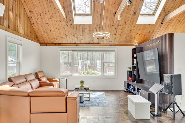 346 Still River Rd, Bolton, MA 01740