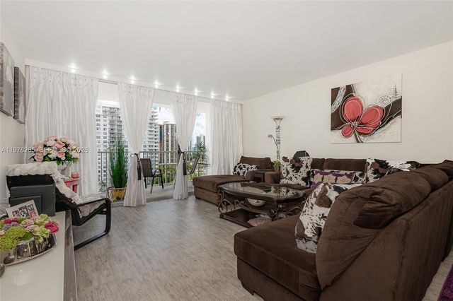 2801 NE 183rd St 1108W, Aventura, FL 33160