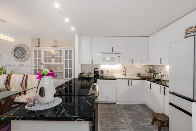 2801 NE 183rd St 1108W, Aventura, FL 33160