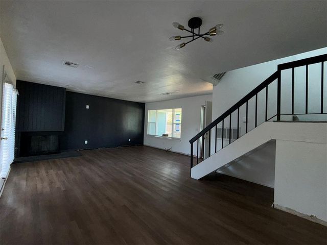 2831 Indian Creek Boulevard, Oklahoma City, OK 73120