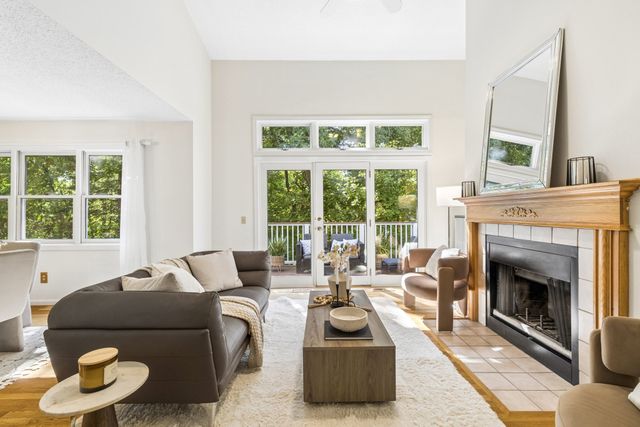 21 Treetop Ct 21, Burlington, MA 01803