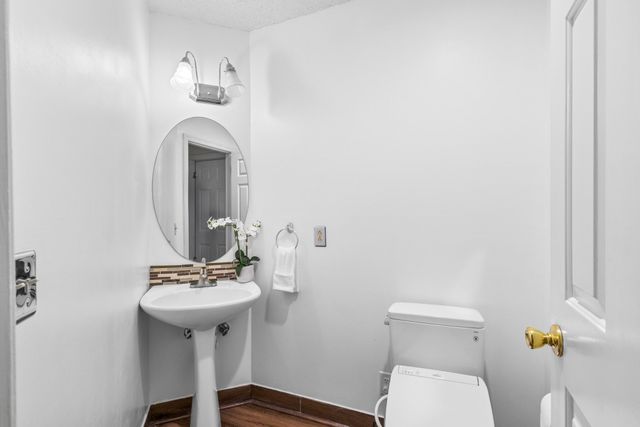 21 Treetop Ct 21, Burlington, MA 01803
