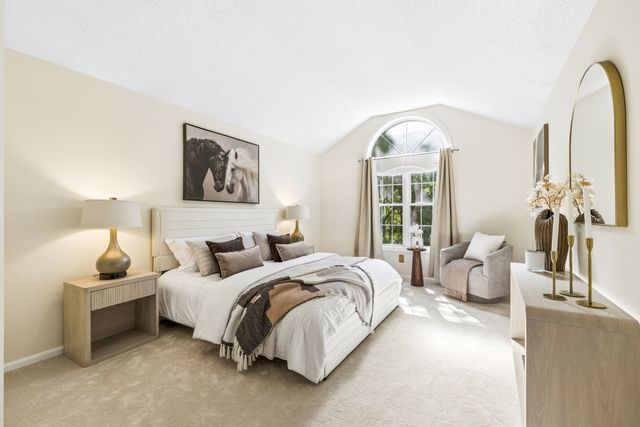 21 Treetop Ct 21, Burlington, MA 01803