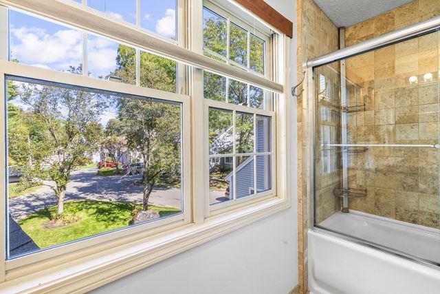 21 Treetop Ct 21, Burlington, MA 01803
