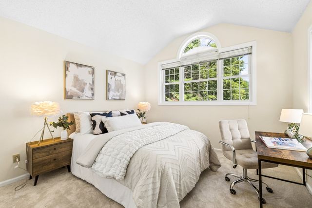 21 Treetop Ct 21, Burlington, MA 01803