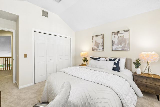 21 Treetop Ct 21, Burlington, MA 01803