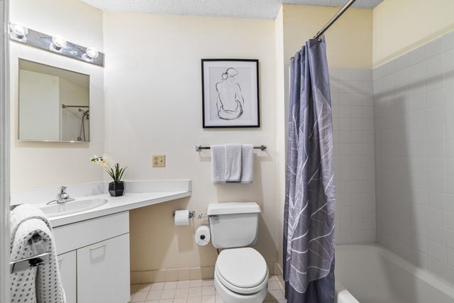 21 Treetop Ct 21, Burlington, MA 01803