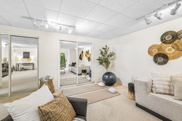 21 Treetop Ct 21, Burlington, MA 01803