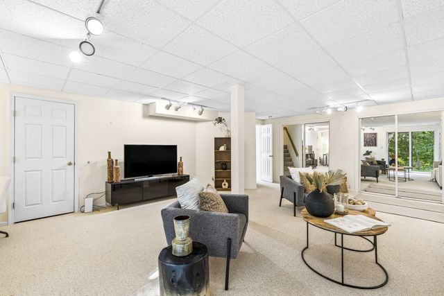 21 Treetop Ct 21, Burlington, MA 01803