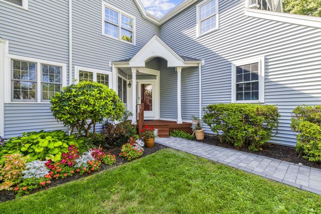 21 Treetop Ct 21, Burlington, MA 01803