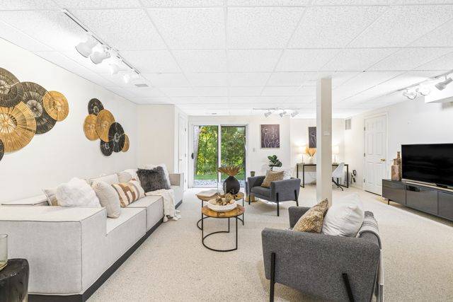 21 Treetop Ct 21, Burlington, MA 01803