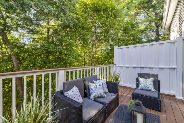21 Treetop Ct 21, Burlington, MA 01803