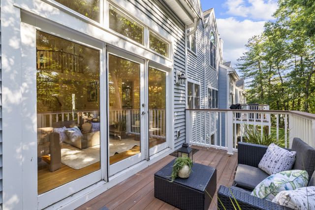 21 Treetop Ct 21, Burlington, MA 01803