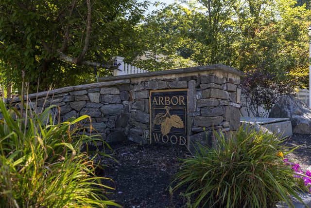 21 Treetop Ct 21, Burlington, MA 01803