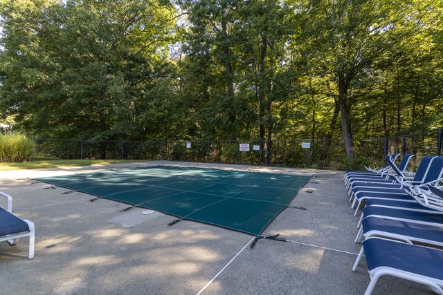 21 Treetop Ct 21, Burlington, MA 01803