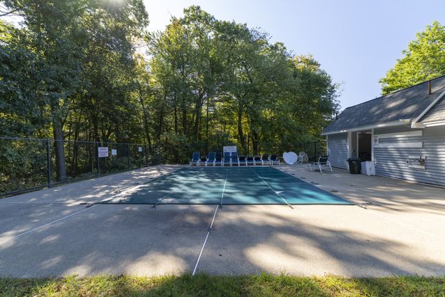 21 Treetop Ct 21, Burlington, MA 01803