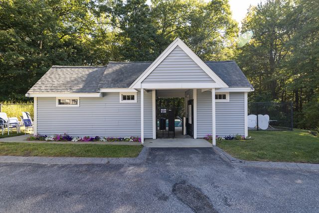 21 Treetop Ct 21, Burlington, MA 01803