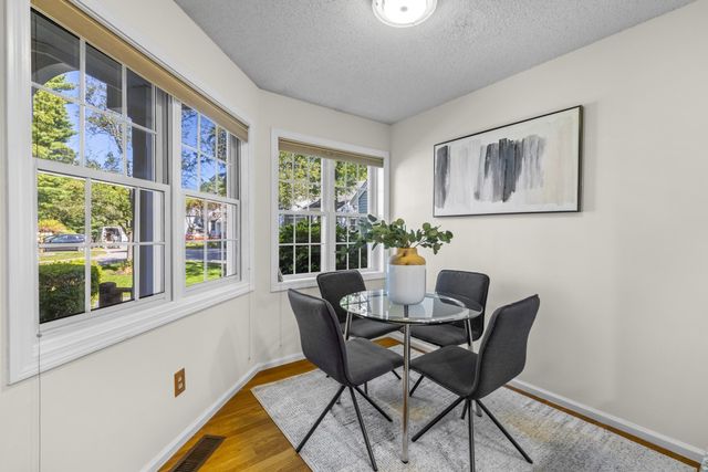 21 Treetop Ct 21, Burlington, MA 01803