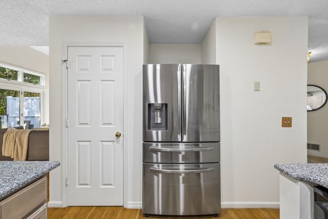 21 Treetop Ct 21, Burlington, MA 01803