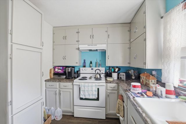 1725 N Weller Avenue, Springfield, MO 65803