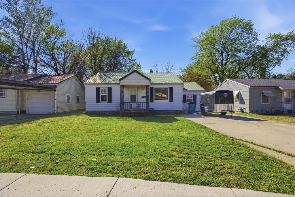 1725 N Weller Avenue, Springfield, MO 65803
