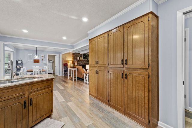 132 N Valley Rd, Searcy, AR 72143