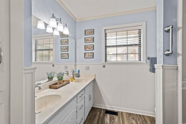 132 N Valley Rd, Searcy, AR 72143