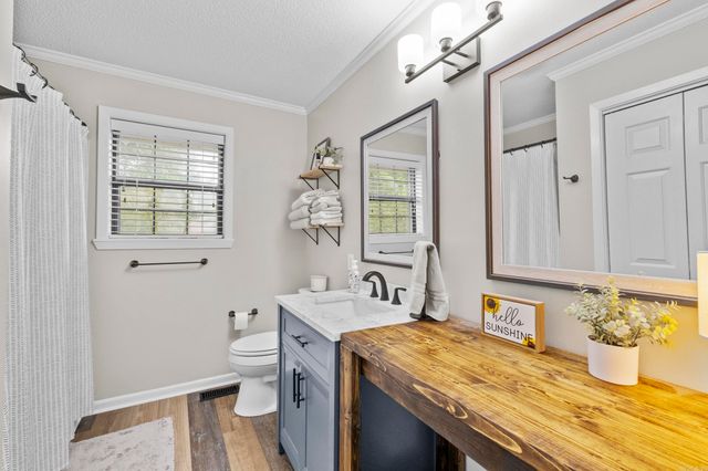 132 N Valley Rd, Searcy, AR 72143