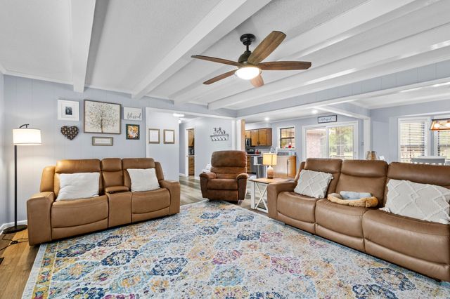 132 N Valley Rd, Searcy, AR 72143