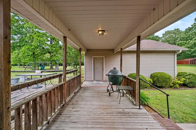 132 N Valley Rd, Searcy, AR 72143