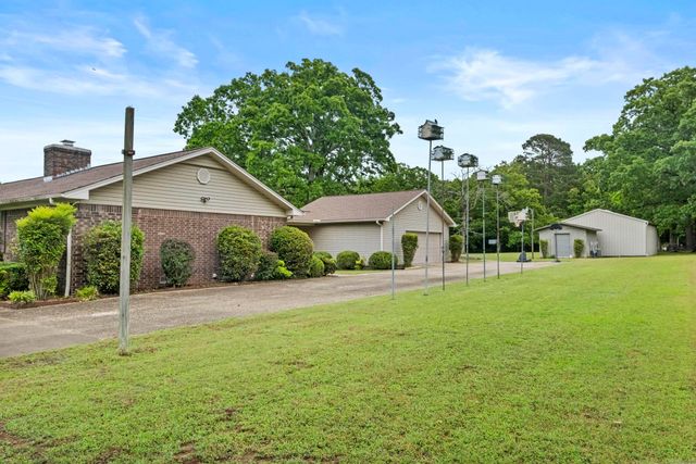 132 N Valley Rd, Searcy, AR 72143
