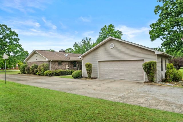 132 N Valley Rd, Searcy, AR 72143