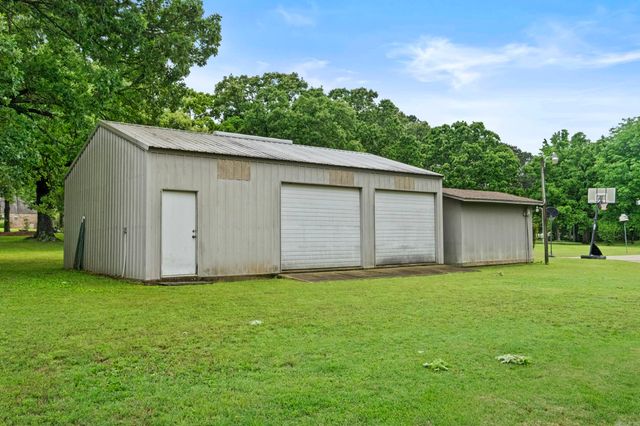 132 N Valley Rd, Searcy, AR 72143