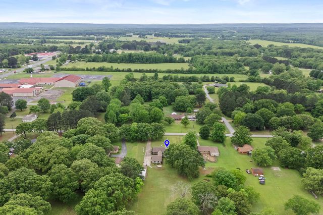 132 N Valley Rd, Searcy, AR 72143