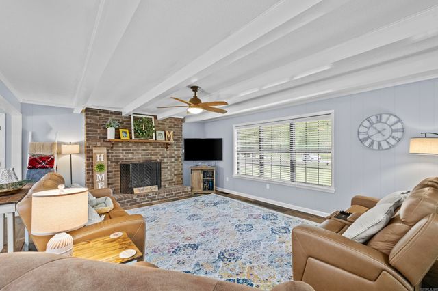 132 N Valley Rd, Searcy, AR 72143