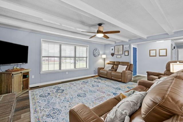 132 N Valley Rd, Searcy, AR 72143