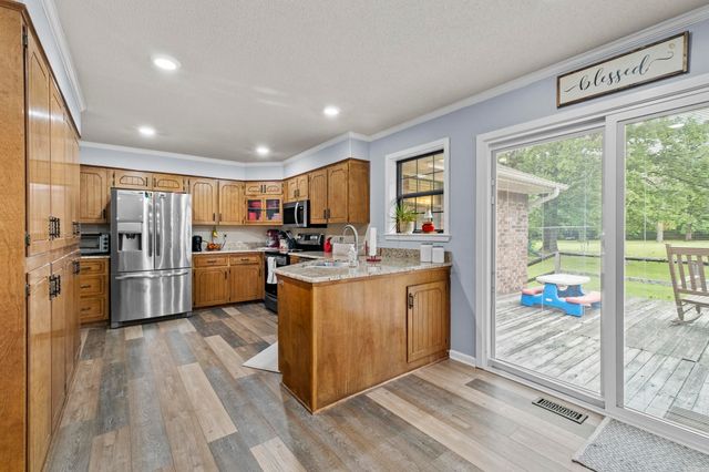 132 N Valley Rd, Searcy, AR 72143