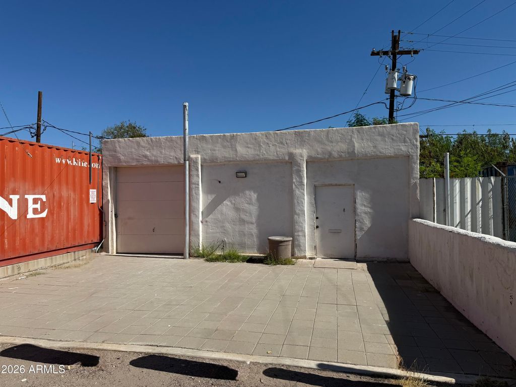 25 N EXTENSION Road B, Mesa, AZ 85201 — exterior