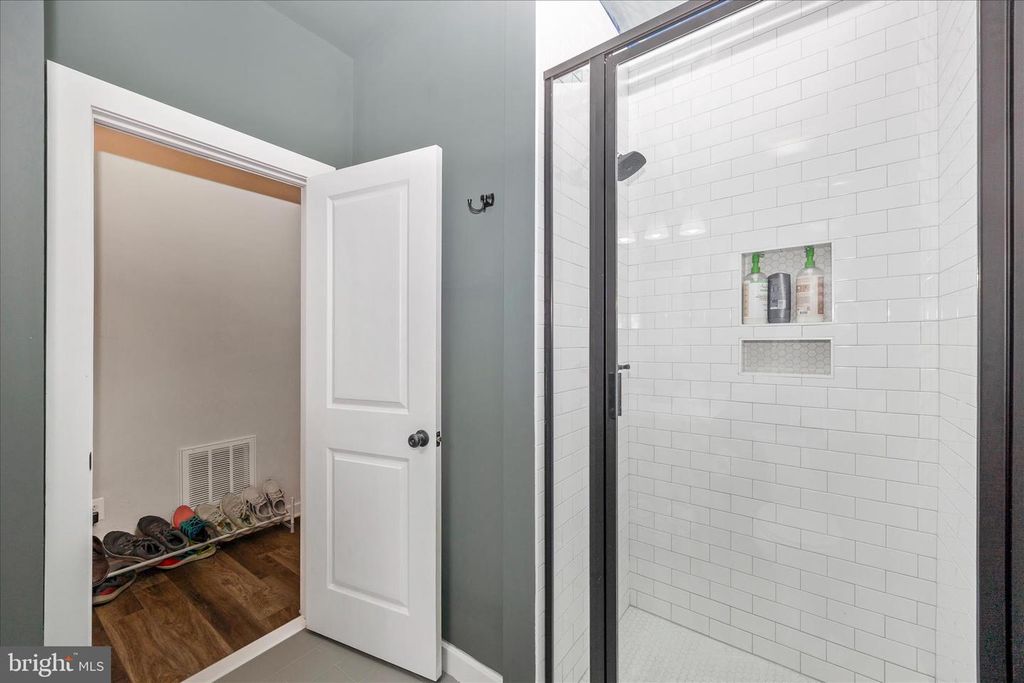 Image 10 of property listing at 9018 SHADY PINES DR, Frederick, MD 21704