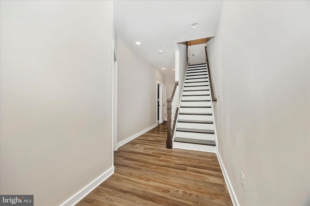 Image 5 of property listing at 9018 SHADY PINES DR, Frederick, MD 21704