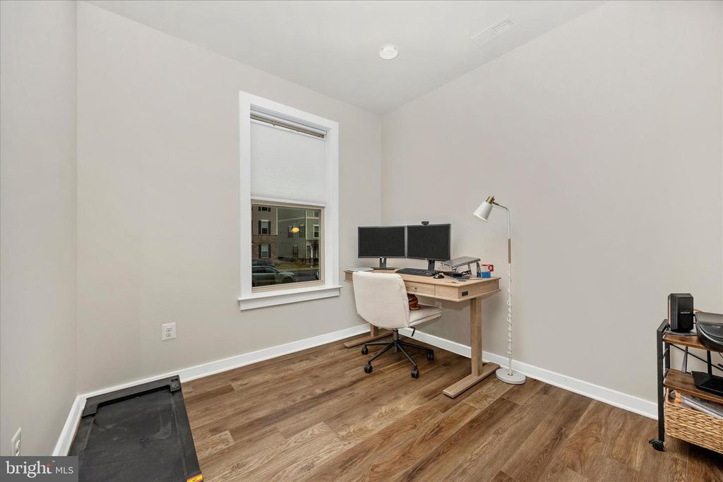 Image 7 of property listing at 9018 SHADY PINES DR, Frederick, MD 21704