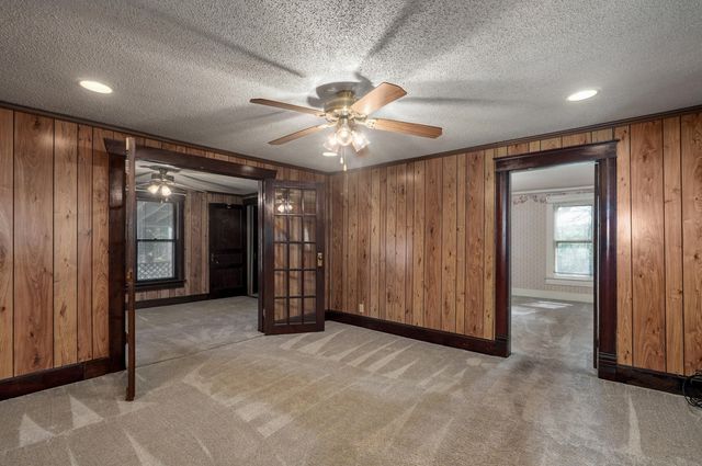 3751 W Farm Road 168, Springfield, MO 65807