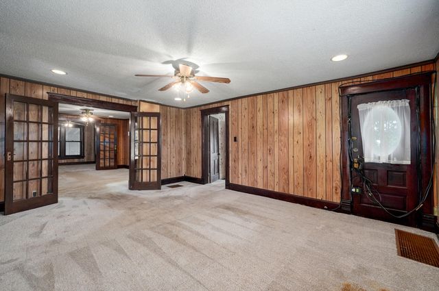 3751 W Farm Road 168, Springfield, MO 65807